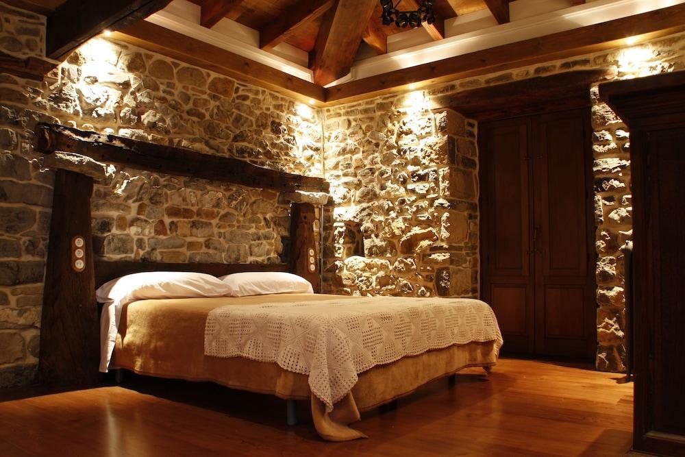 Casona De El Castaniu 호텔 Serrapio 외부 사진