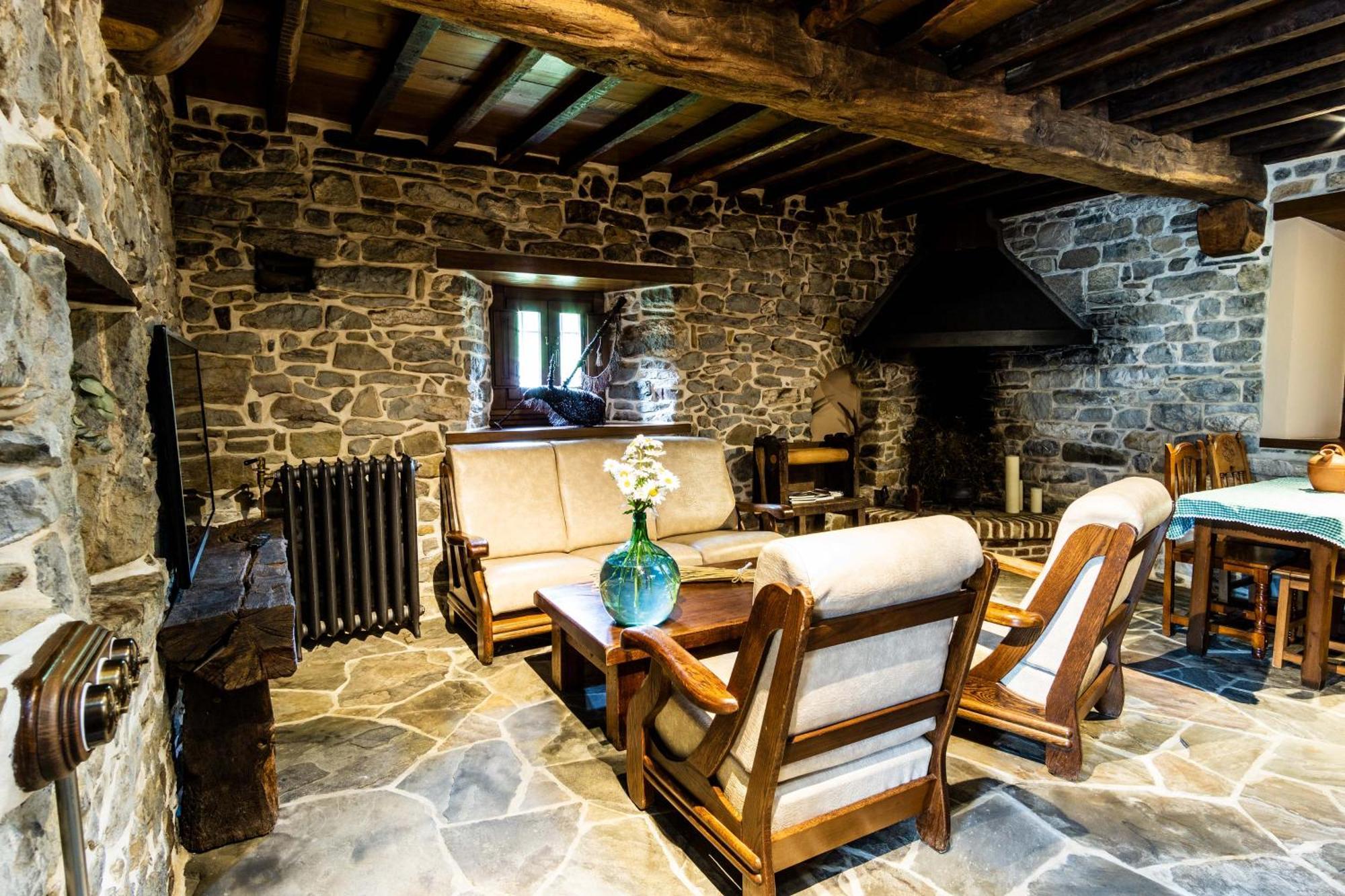 Casona De El Castaniu 호텔 Serrapio 외부 사진