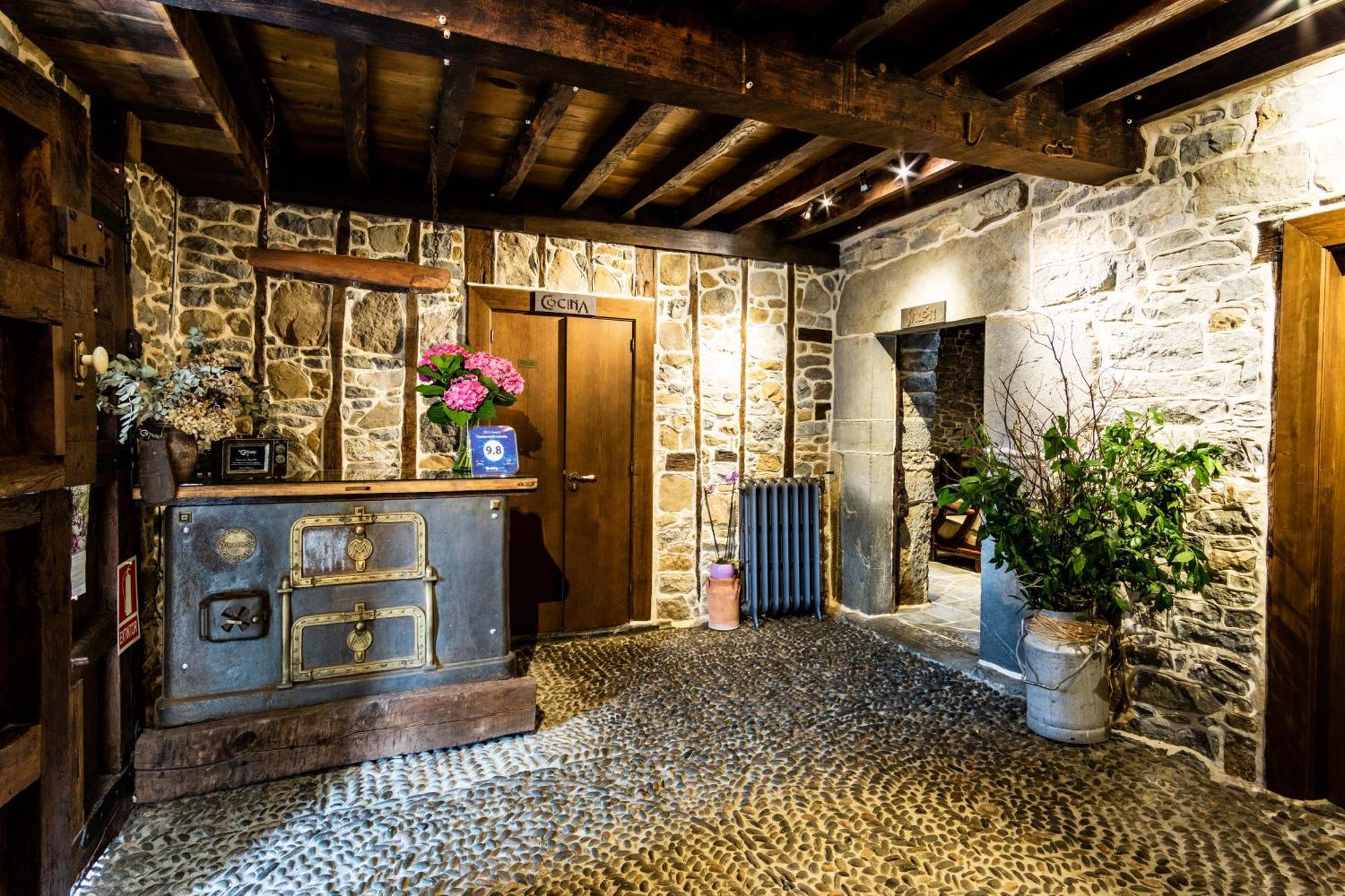 Casona De El Castaniu 호텔 Serrapio 외부 사진