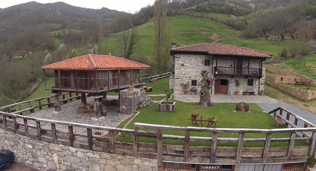 Casona De El Castaniu 호텔 Serrapio 외부 사진