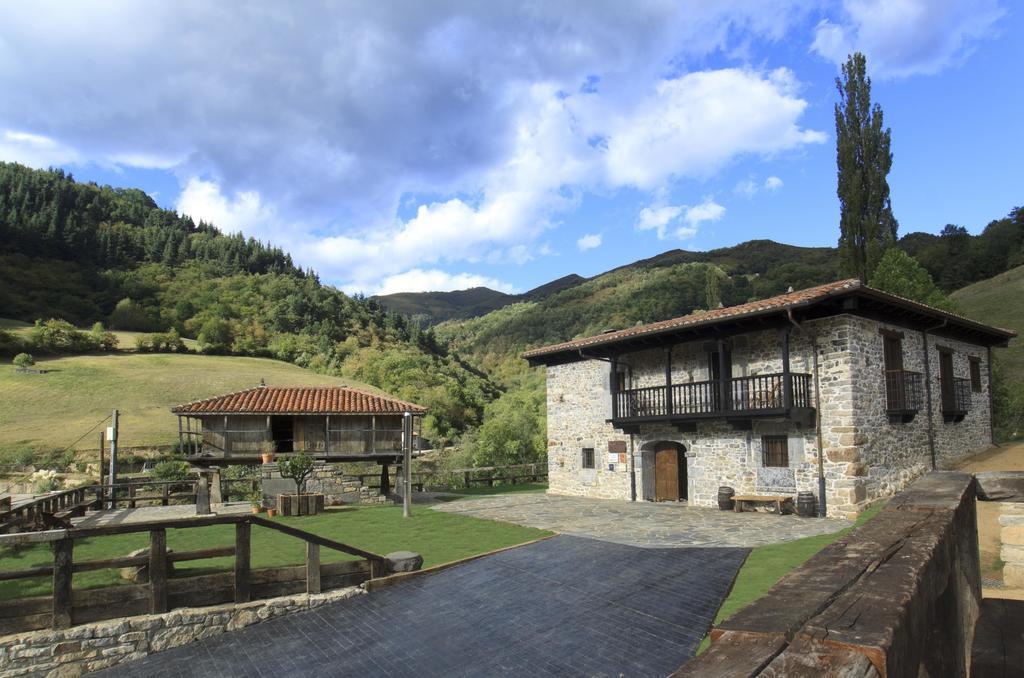 Casona De El Castaniu 호텔 Serrapio 외부 사진