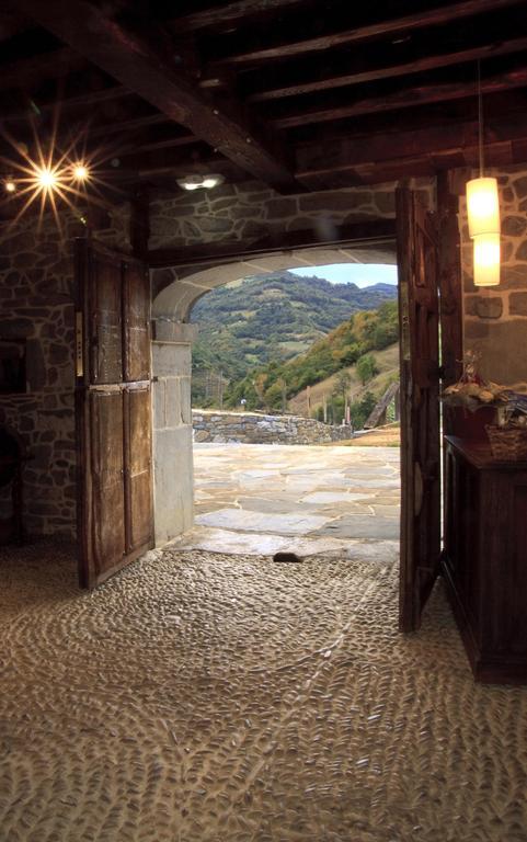 Casona De El Castaniu 호텔 Serrapio 외부 사진