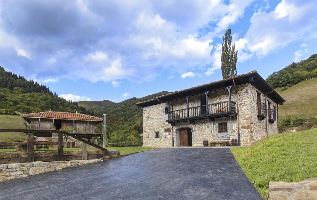 Casona De El Castaniu 호텔 Serrapio 외부 사진