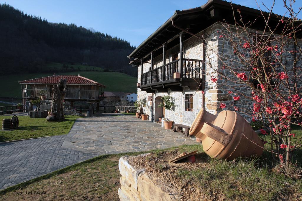 Casona De El Castaniu 호텔 Serrapio 외부 사진