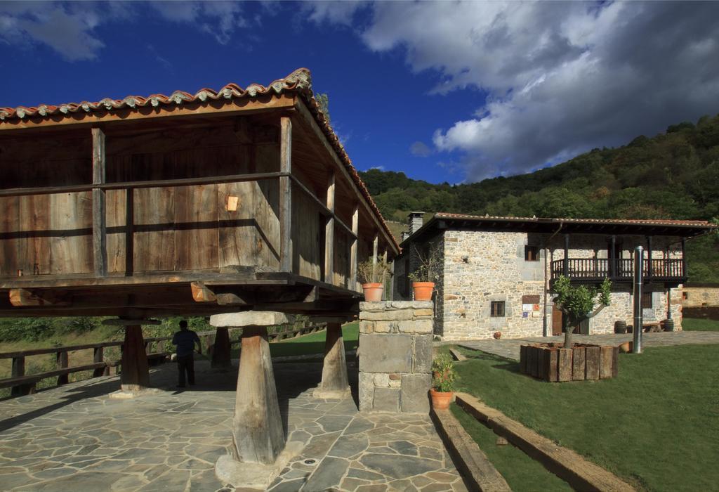 Casona De El Castaniu 호텔 Serrapio 외부 사진