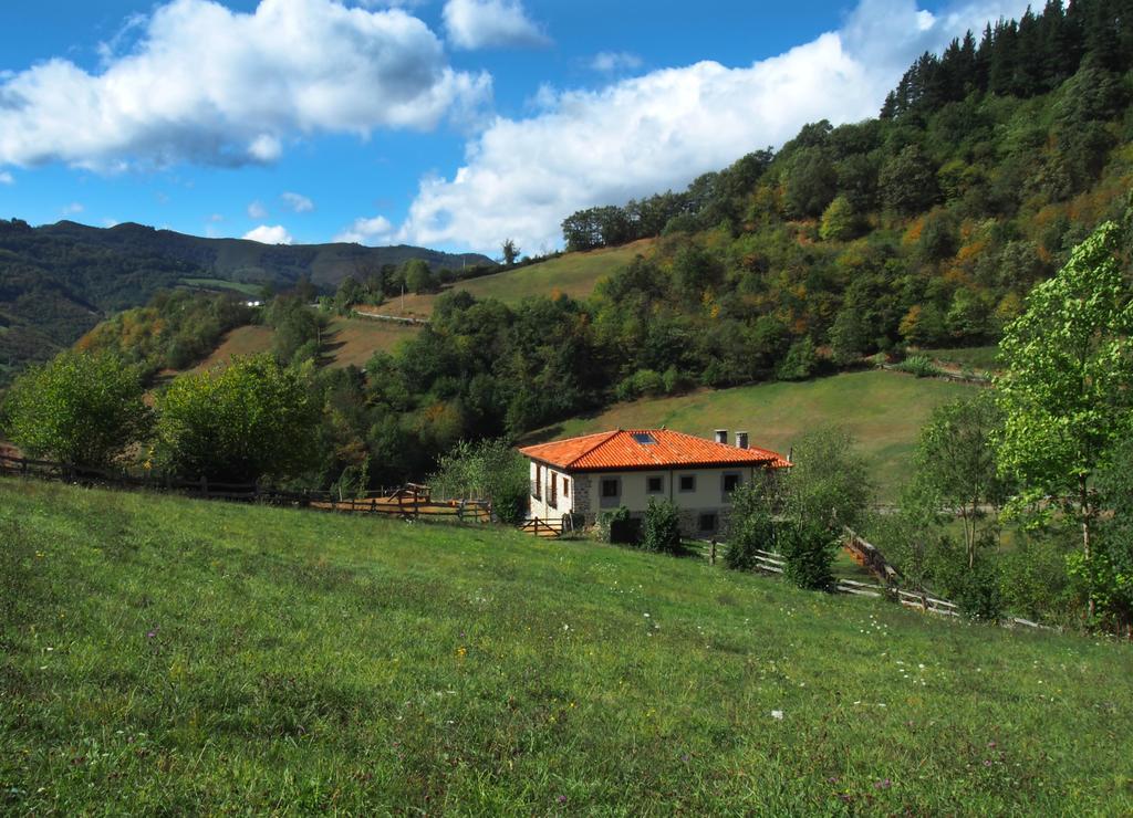 Casona De El Castaniu 호텔 Serrapio 외부 사진