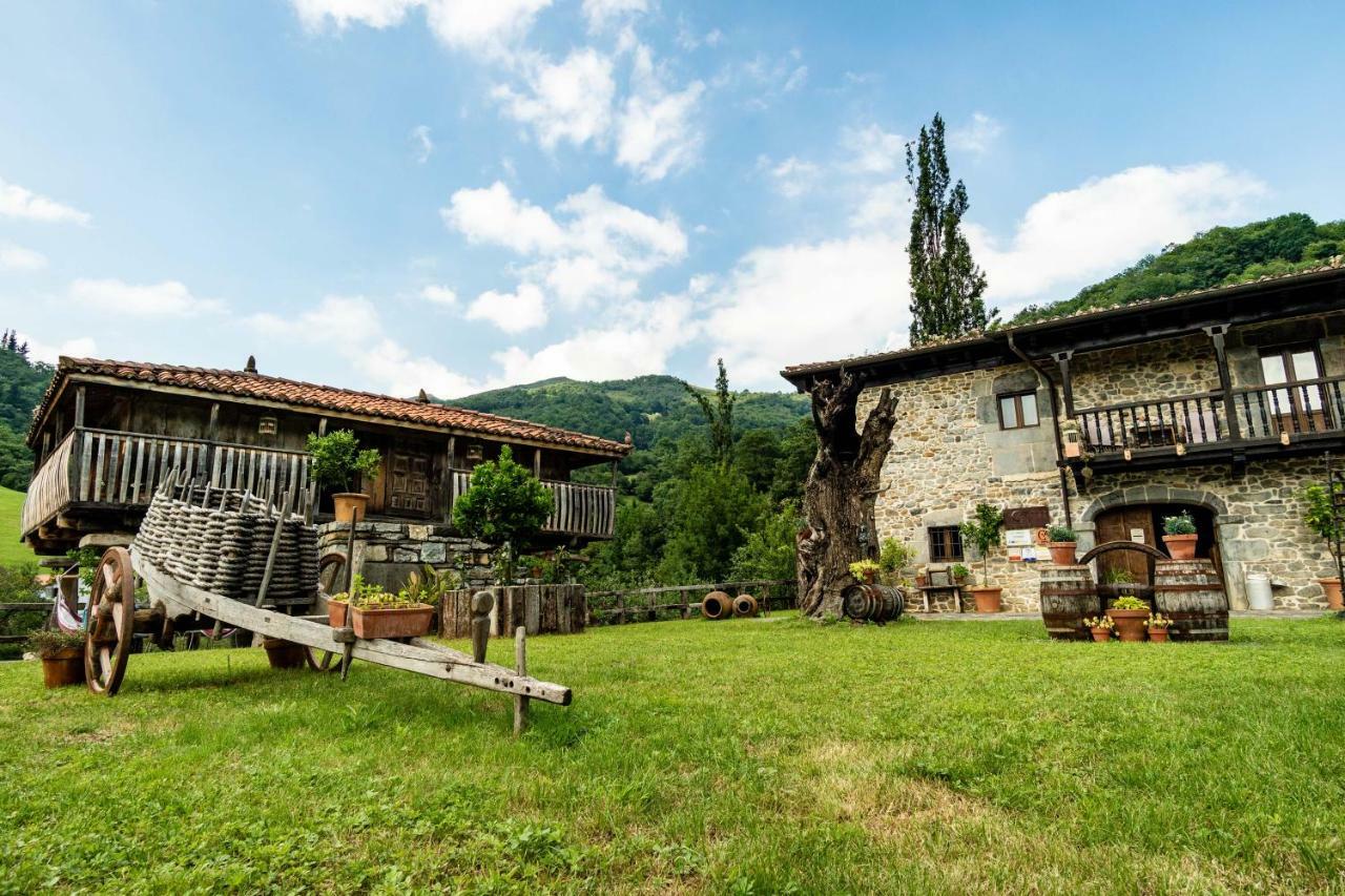Casona De El Castaniu 호텔 Serrapio 외부 사진