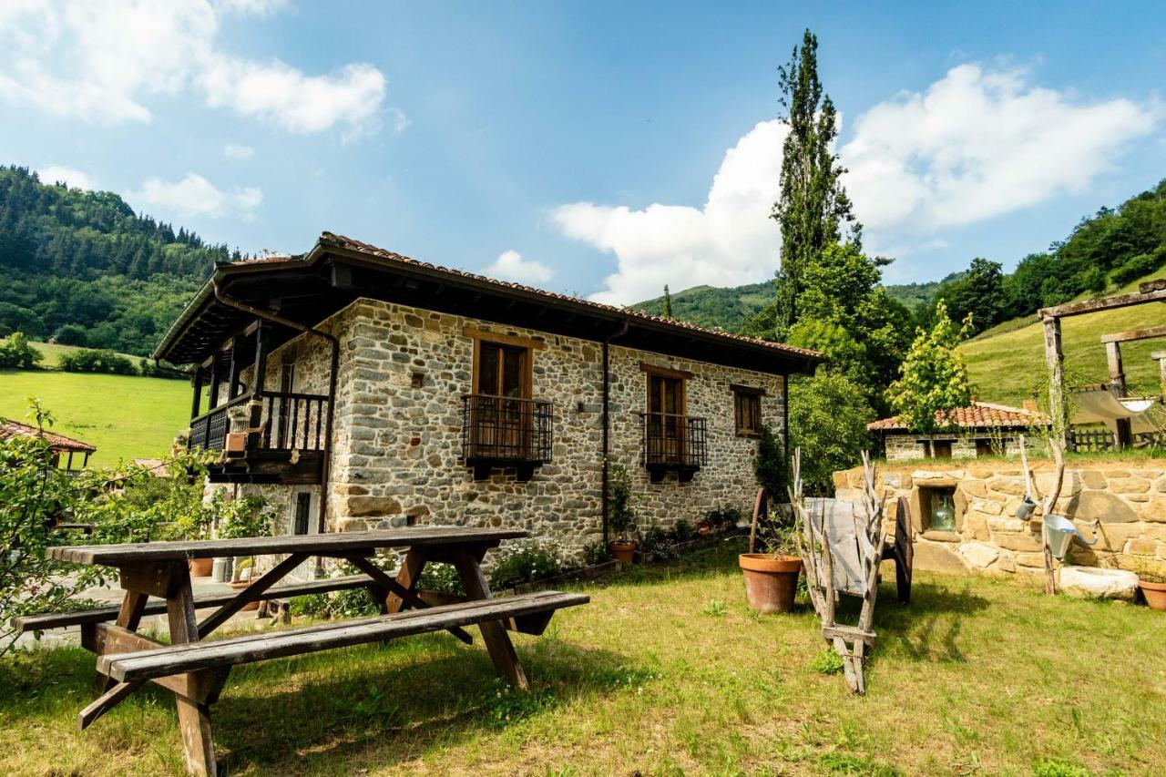 Casona De El Castaniu 호텔 Serrapio 외부 사진