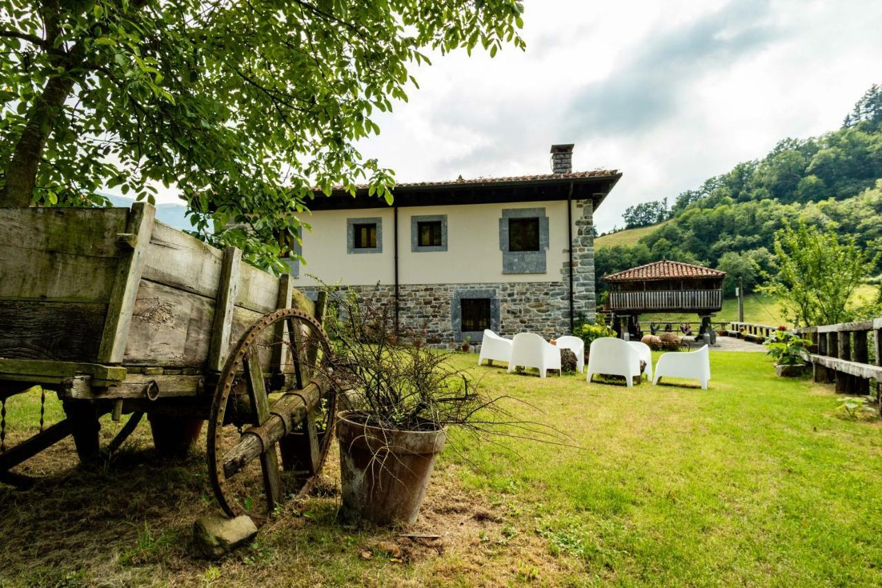 Casona De El Castaniu 호텔 Serrapio 외부 사진